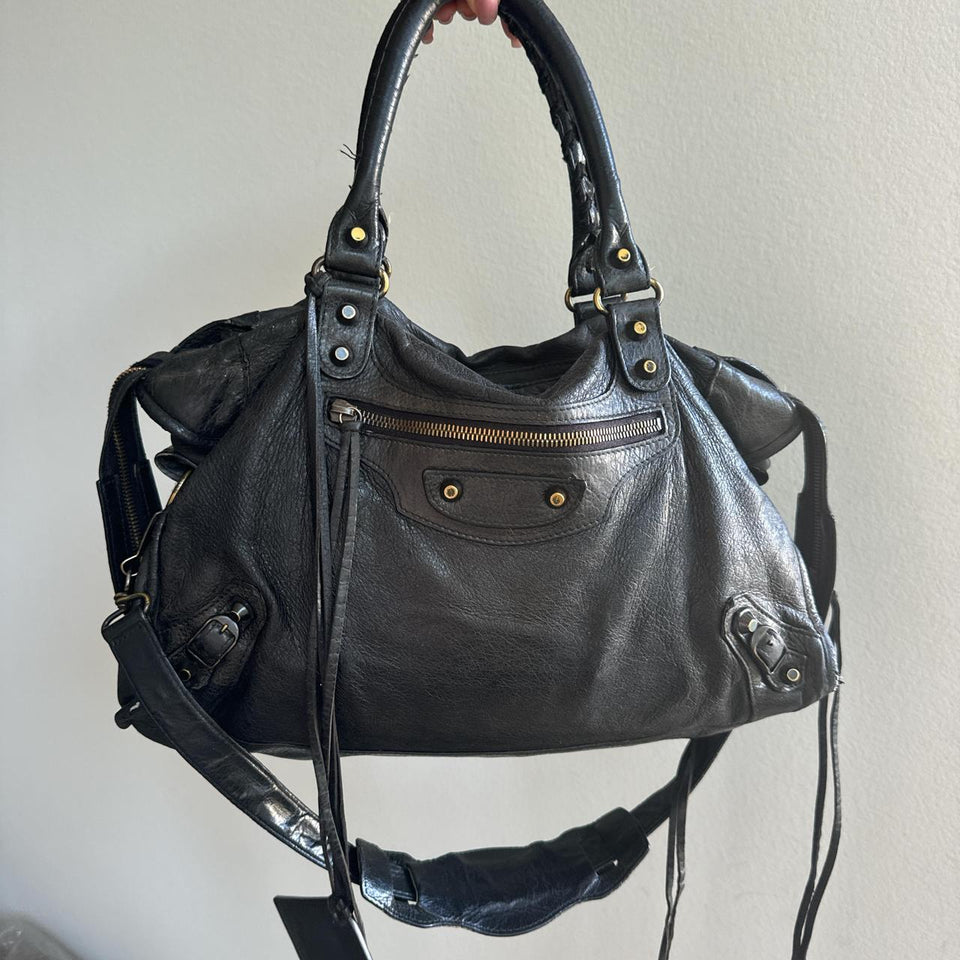 ✨ Authentic Balenciaga city bag medium in black color Pre-owned ✨