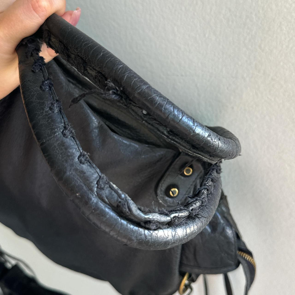 ✨ Authentic Balenciaga city bag medium in black color Pre-owned ✨