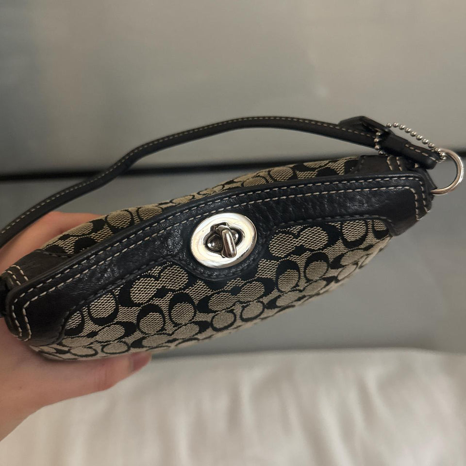 💖 Cutest mini coach bag in good condition