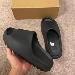 Brand new Yeezy slidesColor way: Onyx⚫️