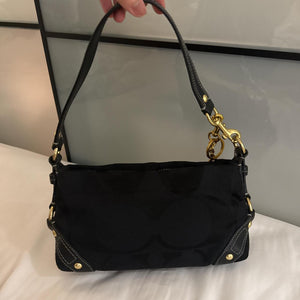 Cutest mini coach bag in excellent condition with no flaws