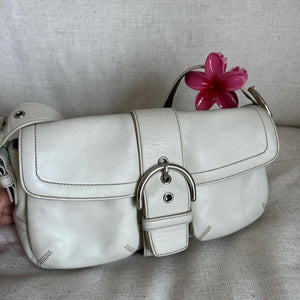 Beautiful authentic vintage coach bag in good