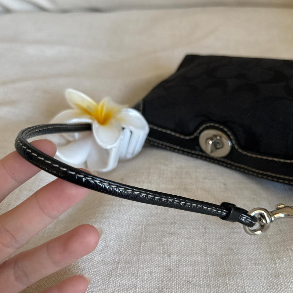 Cutest mini turn-lock coach bag in very good