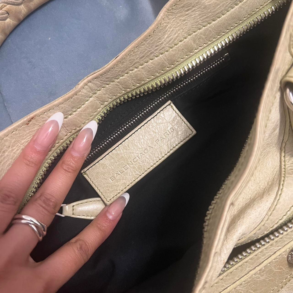 PreOwned BALENCIAGA CITY BAG YELLOW