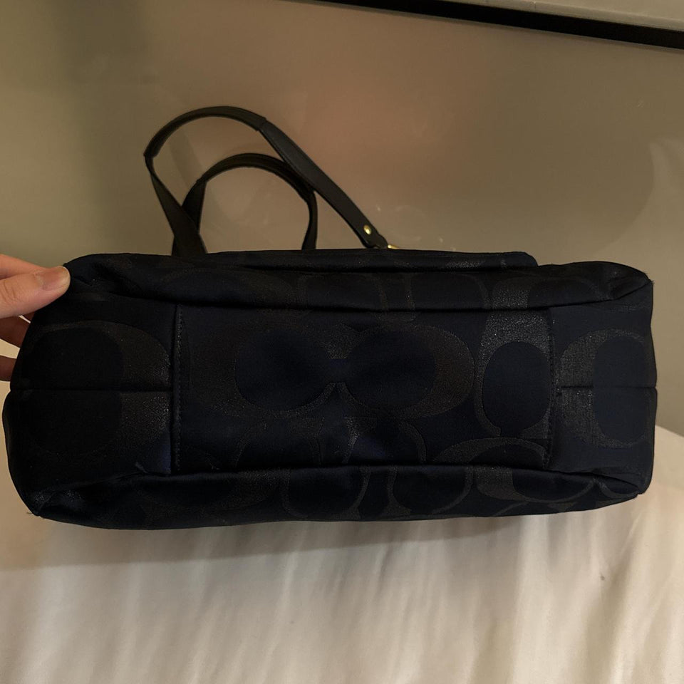 Beautiful authentic coach bag in excellent