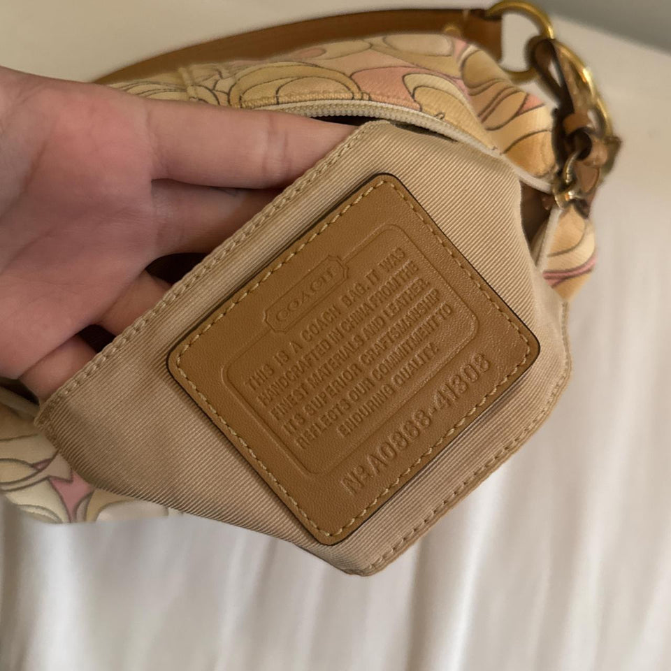 Cutest mini pink coach bag in very good condition