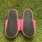 Balenci slides pink