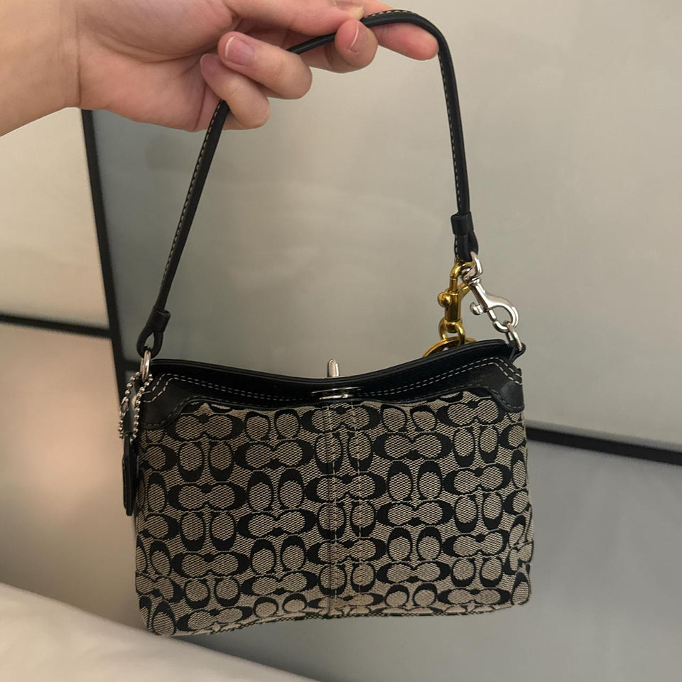 💖 Cutest mini coach bag in good condition