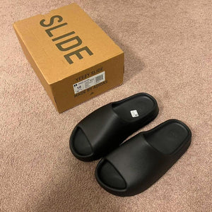 Brand new Yeezy slidesColor way: Onyx⚫️