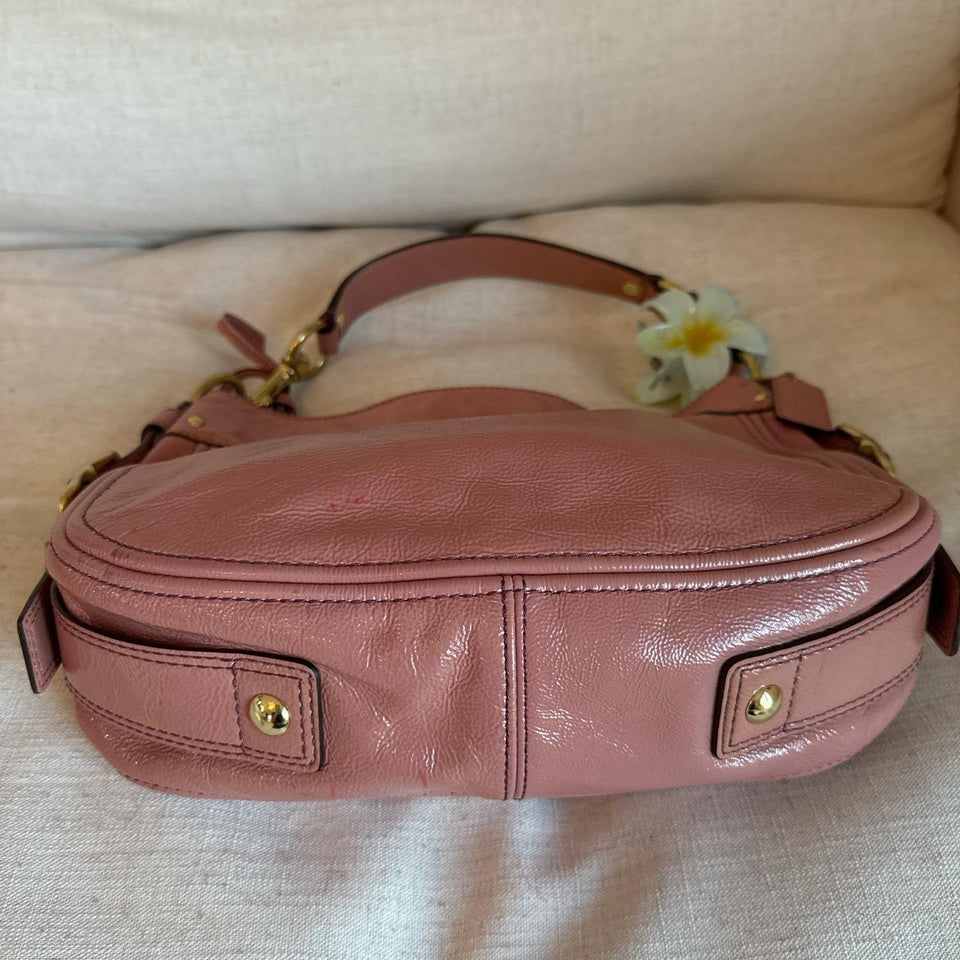 cutest authentic vintage coach in very good
